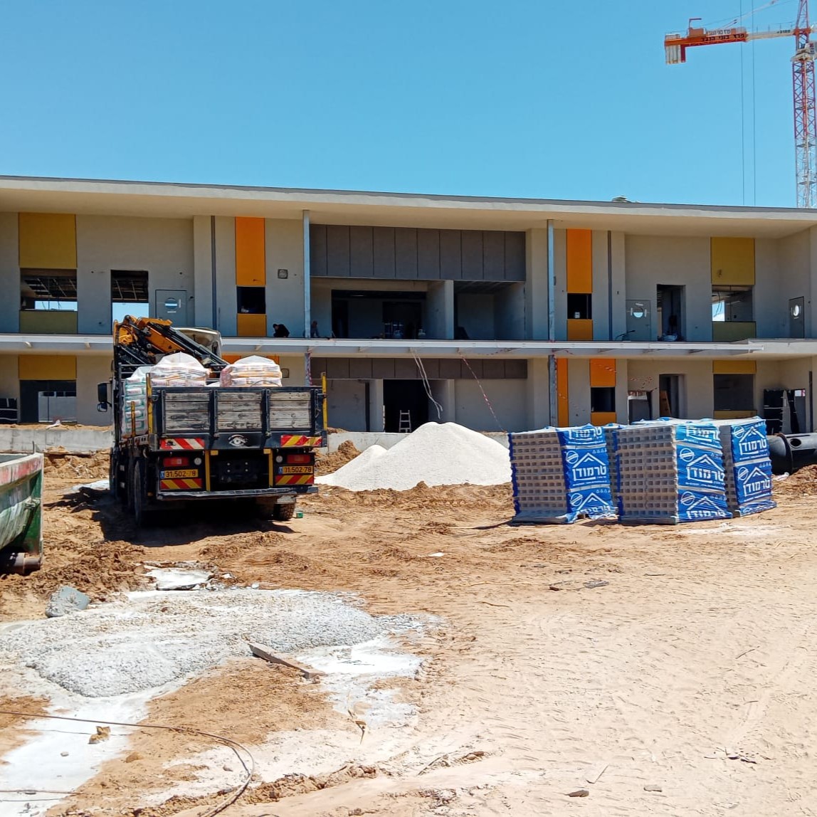 גני ילדים בסמוך לבית הספר